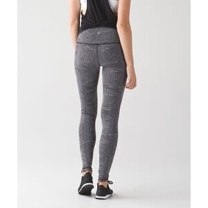 Lululemon‎ Wunder Under Pant (Hi-Rise) Maze Jacquard White Black size 4 small